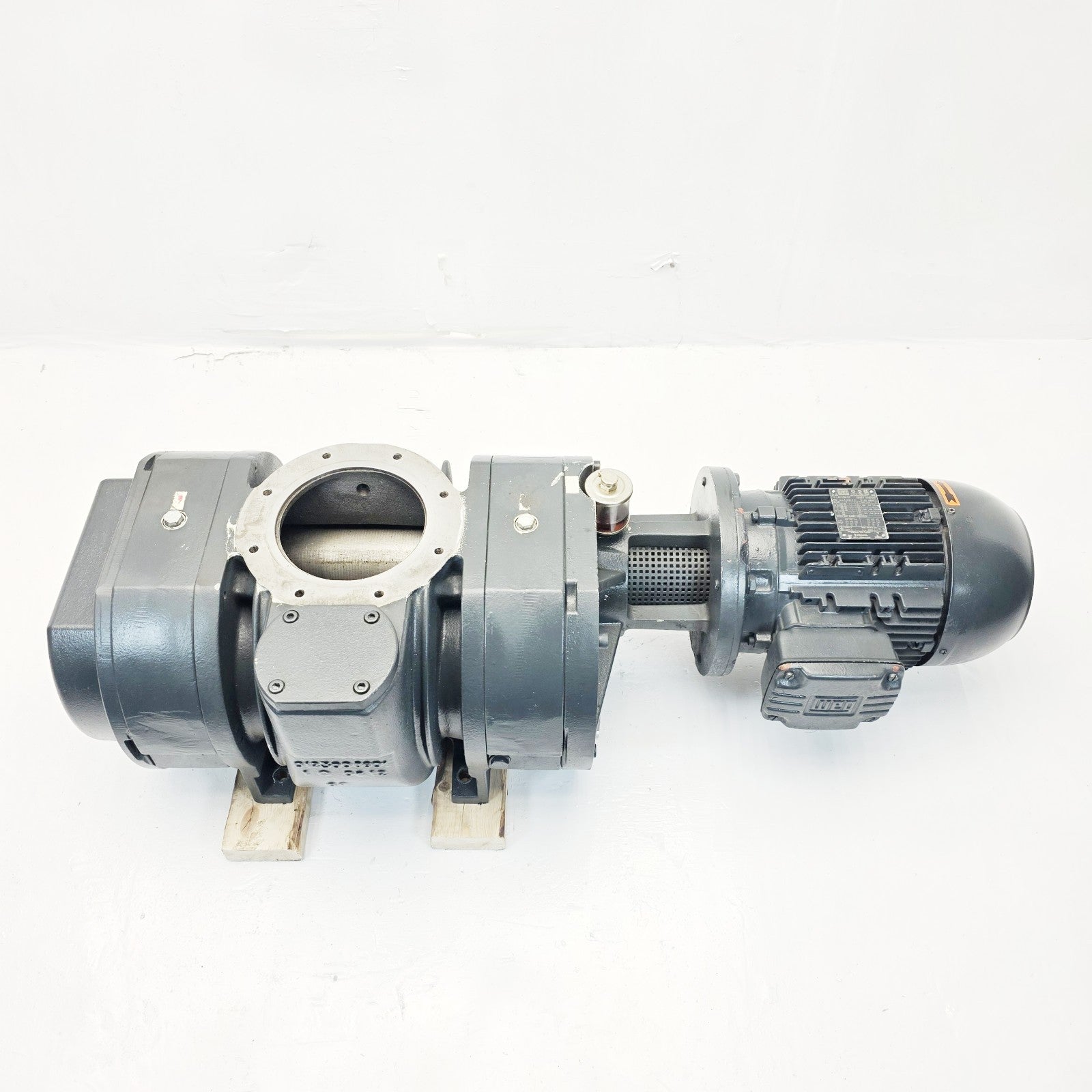 Busch WV 1000 C OZ3 TGXZ Vacuum Booster With WEG 4-pole, 60 Hz, 5 HP Motor