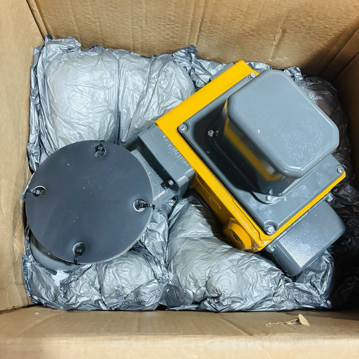 Maxon 300CMA11-BA11-BB23A0 Gas Shutoff Valve as shown