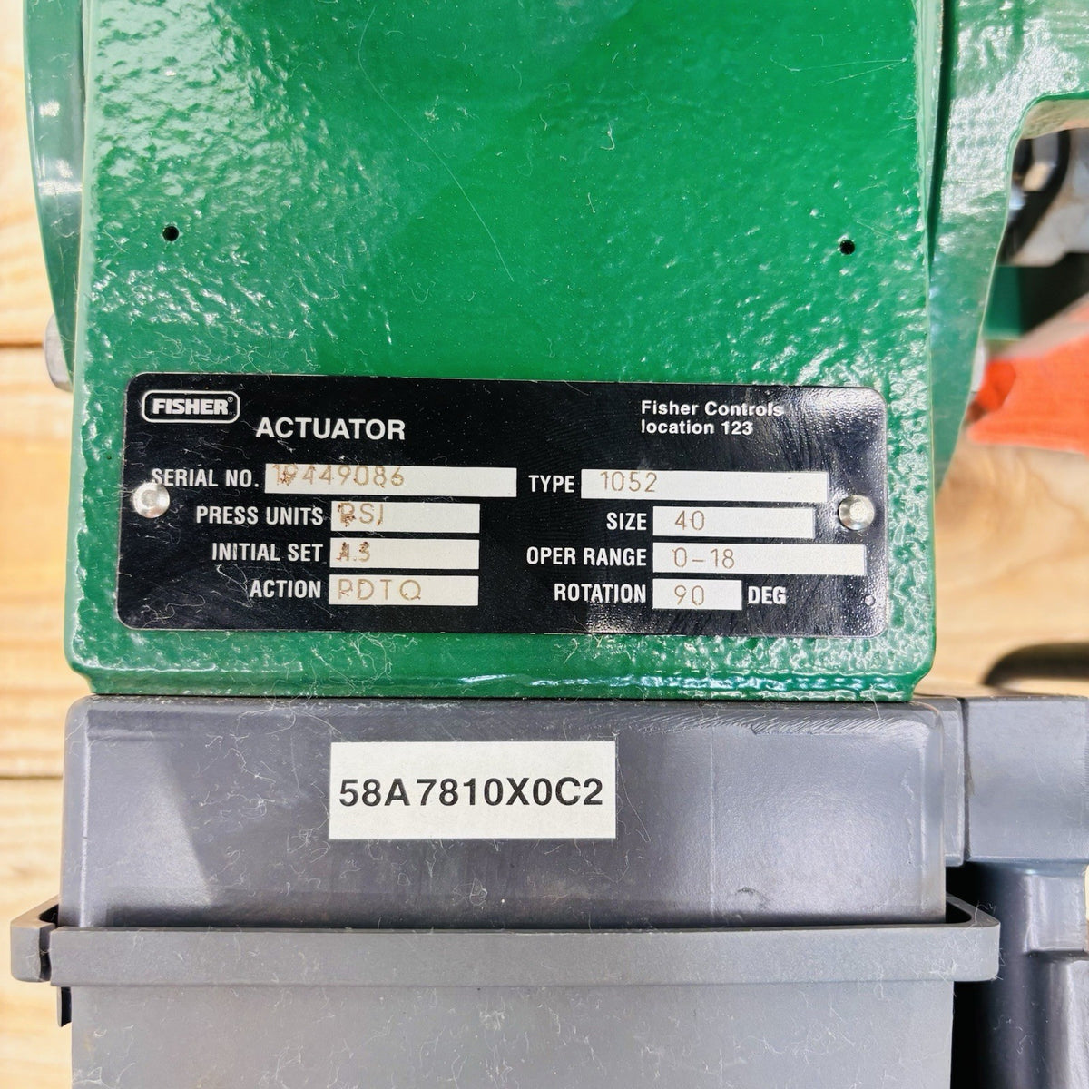 Fisher 8580 nameplate