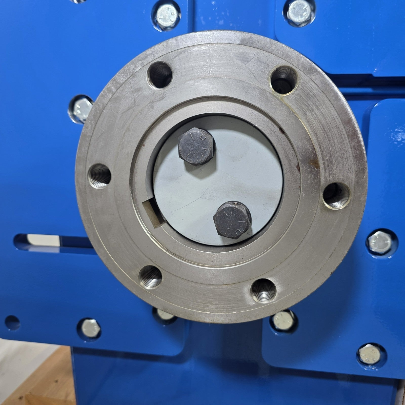 Chemineer 6HTD-30 housing and mounting detail