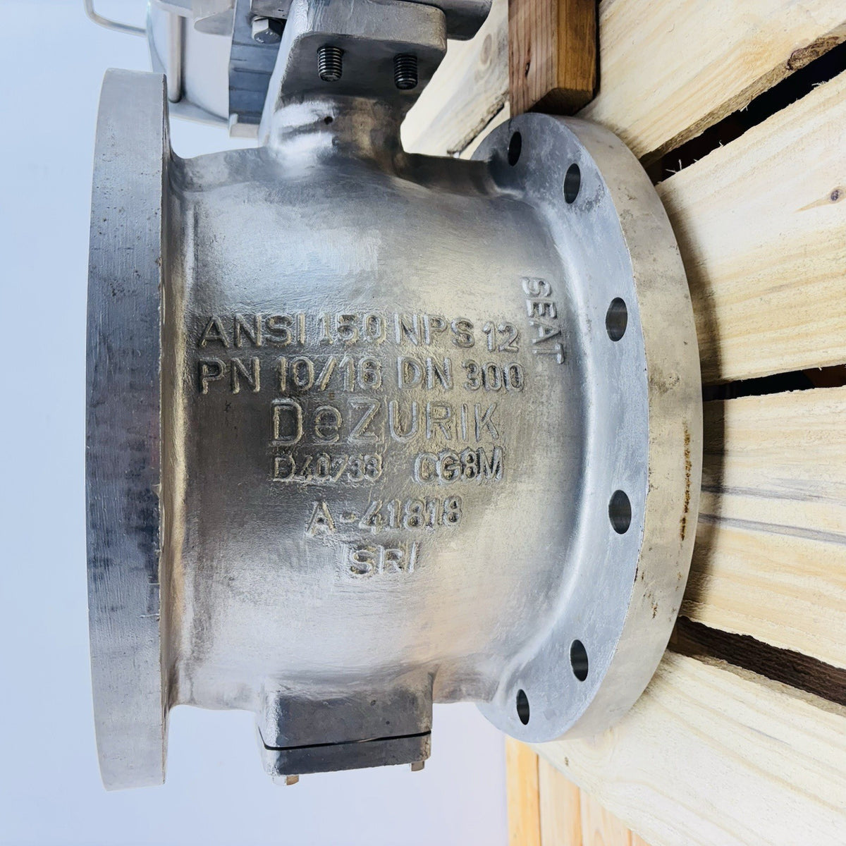DeZURIK G8M (D40/33 CG8M) 12 in / DN 300 nameplate