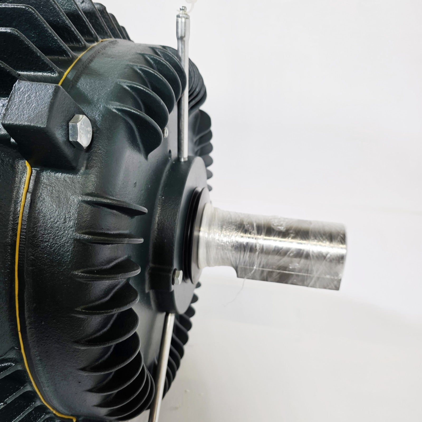 Toshiba 0308XSSE11A-P 30HP TEFC electric motor – angled view