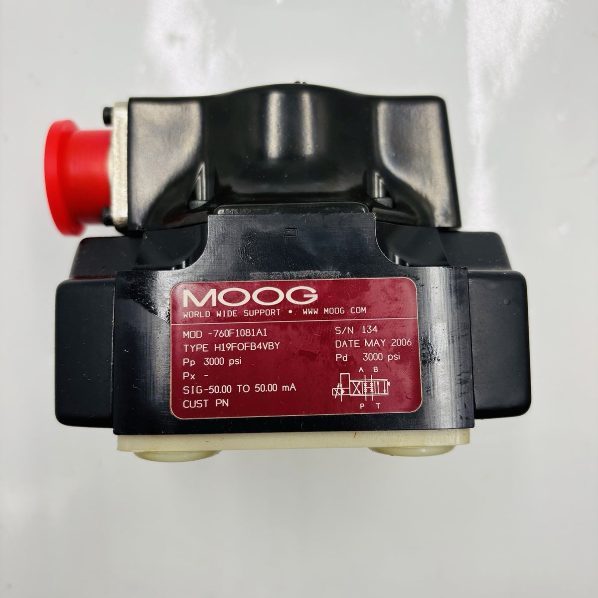 Moog 760F1081A1 Servo Valve equipment nameplate