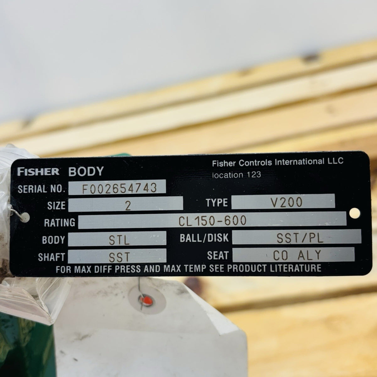 Fisher V200 nameplate