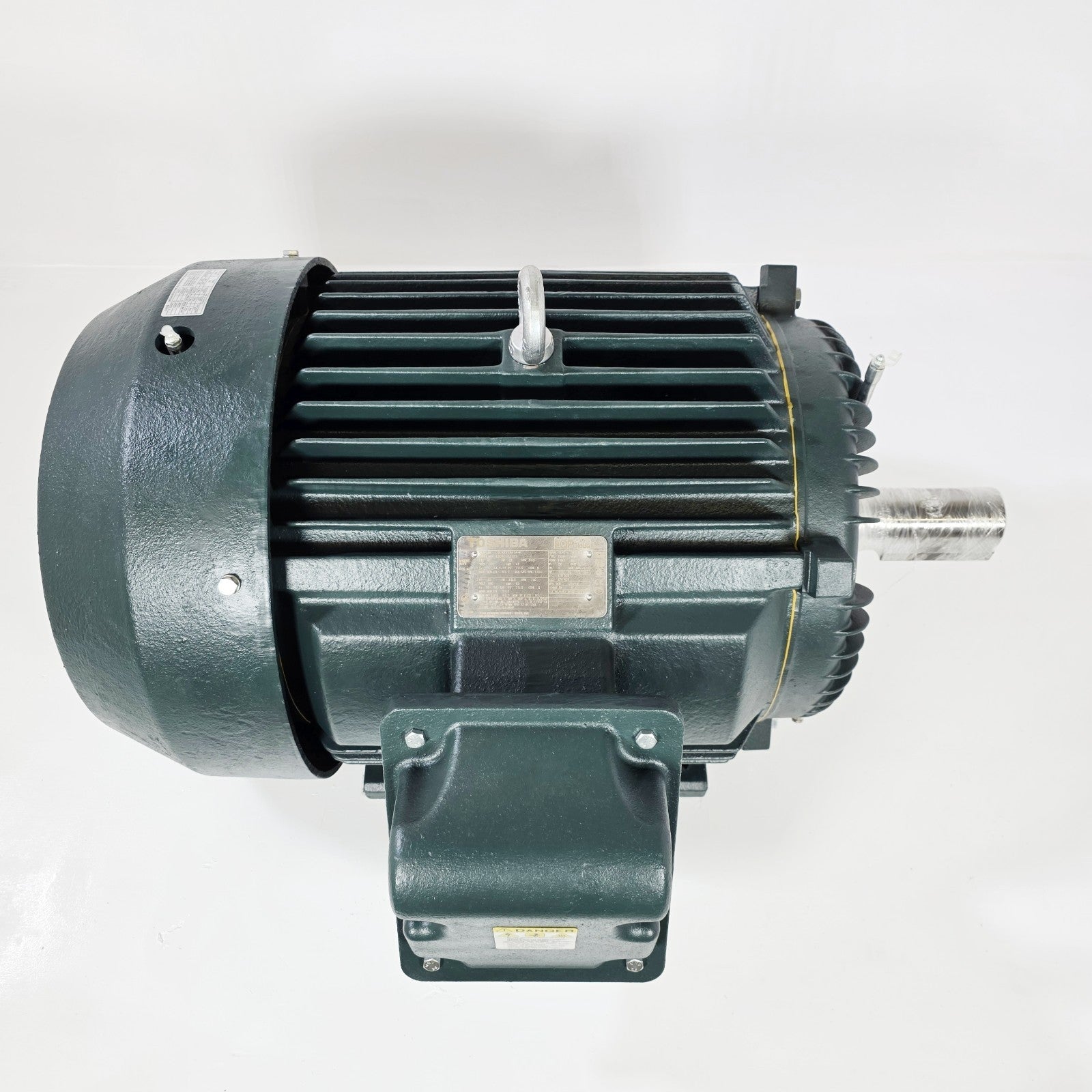 Toshiba 0308XSSE11A-P 30HP TEFC electric motor – side view