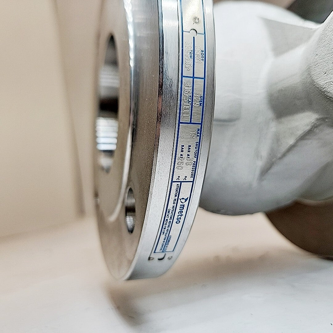 Neles Jamesbury 4" Ball Valve RECA03CJJSTAY With B1JU8 Size 35L Actuator