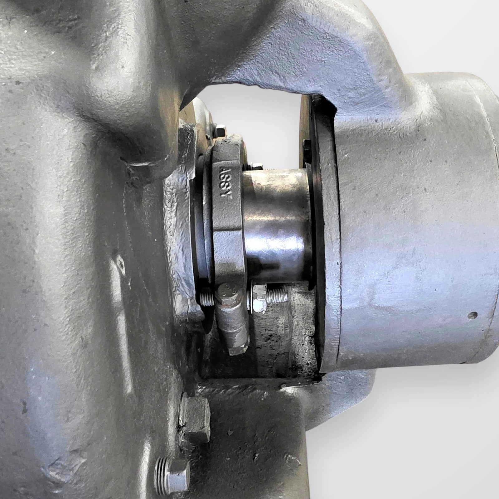 Nash CL 10001 cast iron housing close-up