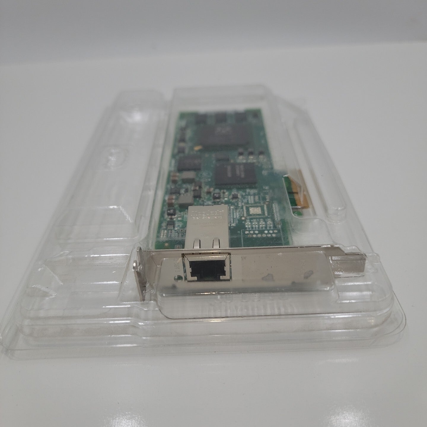 Q-LOGIC IX4010402-02 A Gigabit Ethernet network adapter