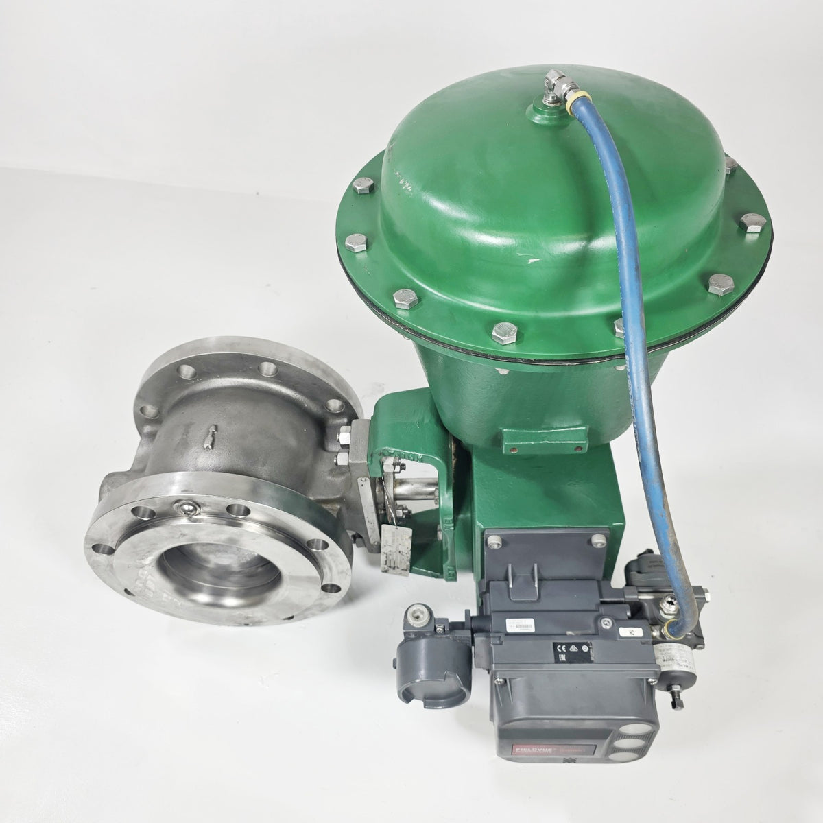 Fisher DVC6200HW2 positioner mounted on actuator