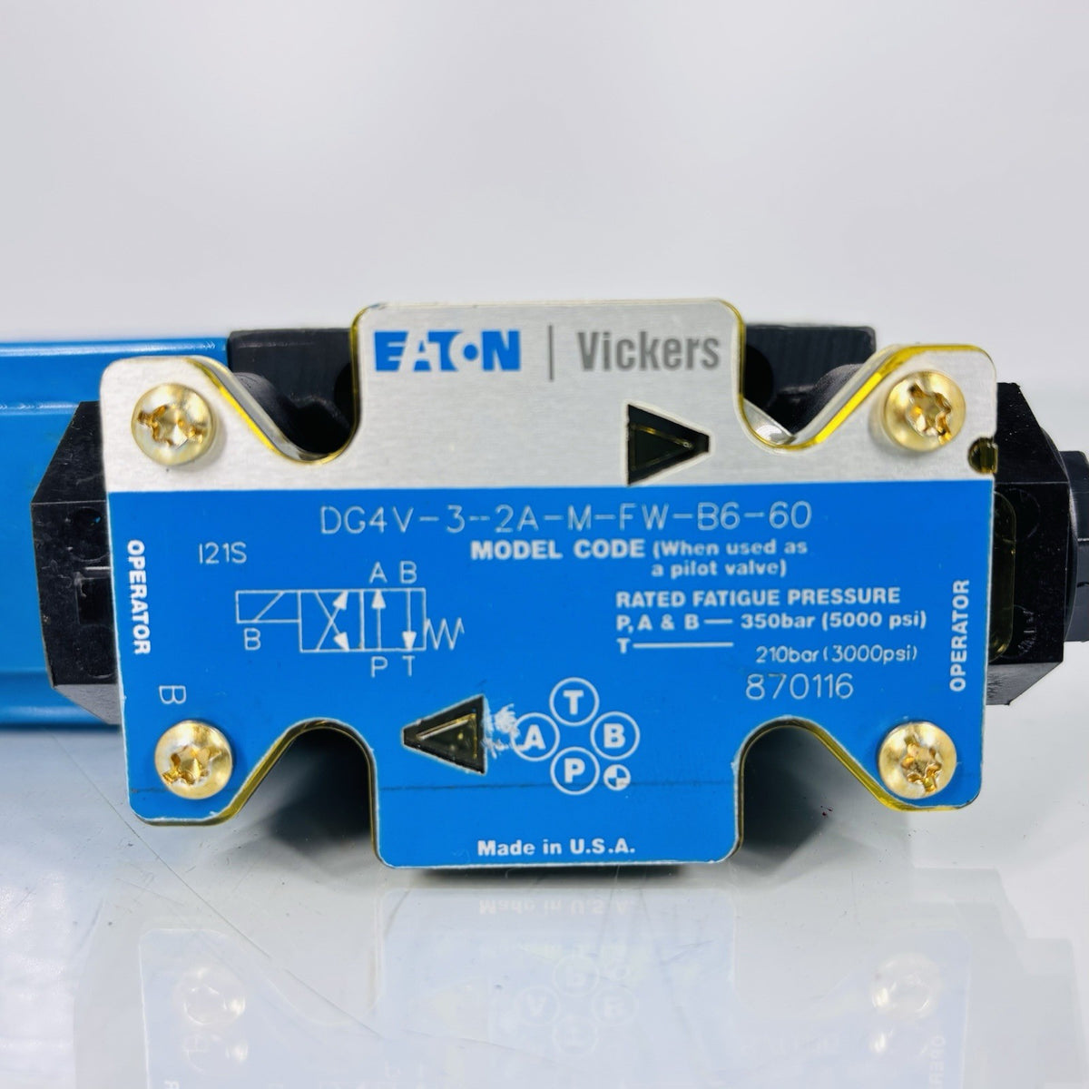 Eaton Vickers DG4V-3-2A-M-FW-B6-60 Hydraulic Directional Valve equipment nameplate