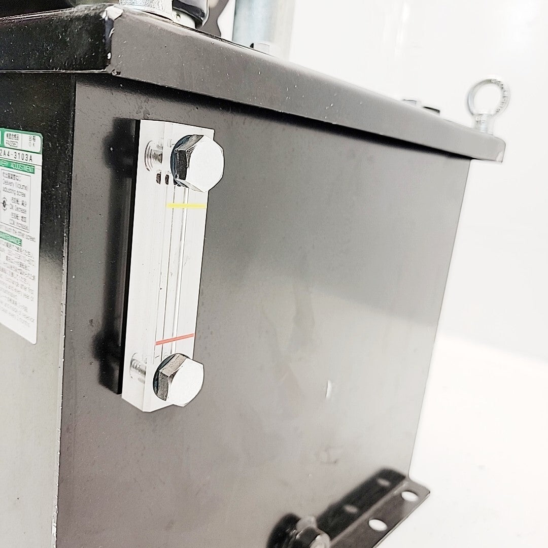 Nachi UVN-1A-2A4-3 pump data plate