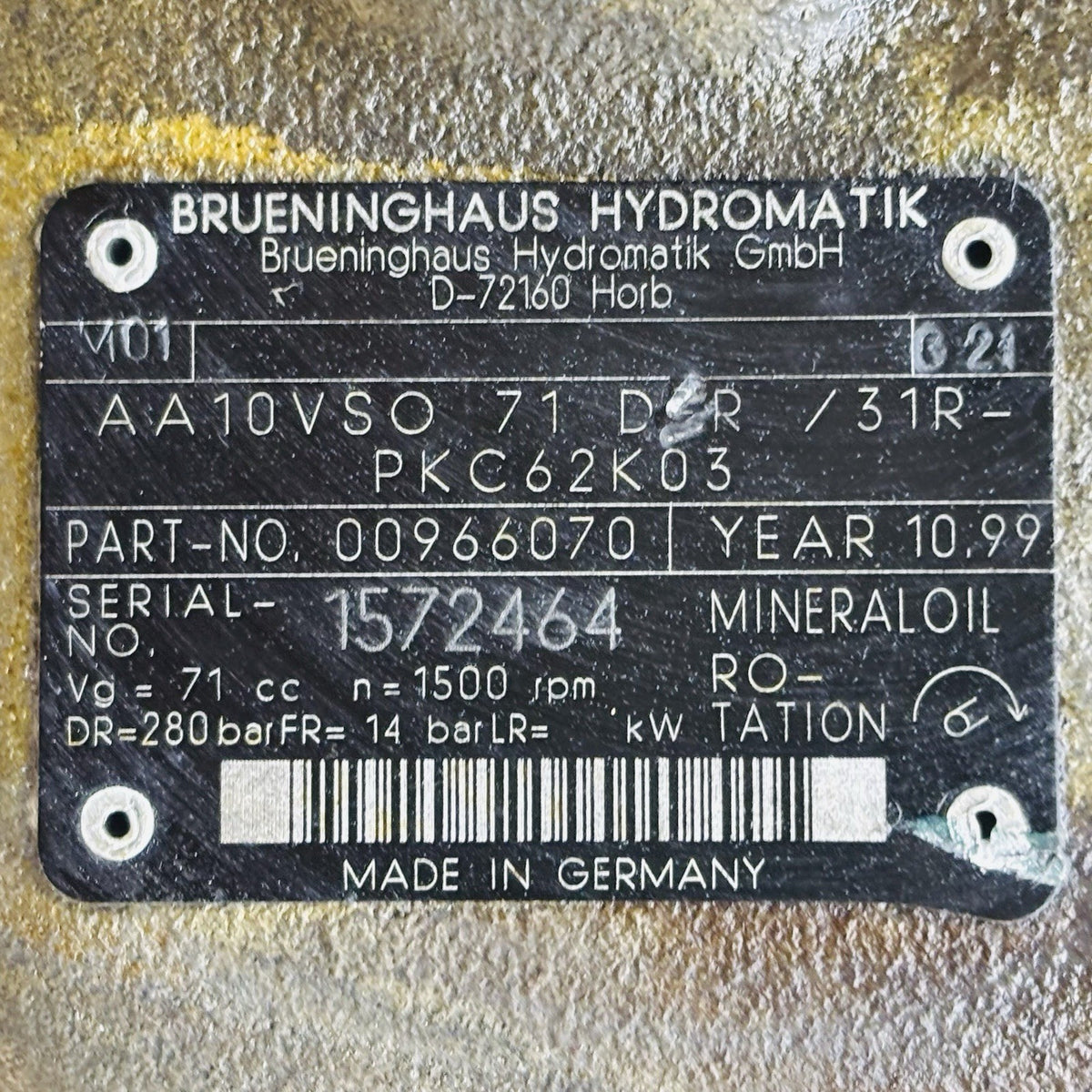 Brueninghaus Hydromatik AA10VSO71DFR/31R-PKC62K03 / AA10VSO28DFR/31R-PKC62N00 71 cc / 28 cc displacement nameplate
